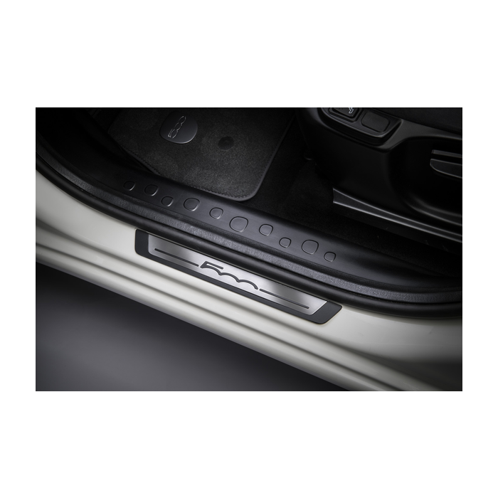 Fiat 500L instaplijsten met 500 logo
