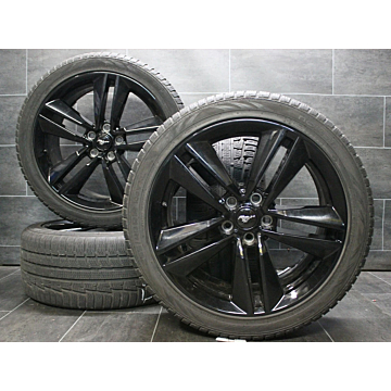 Ford Mustang (03/2015 - ..) lichtmetalen velg met winterband 19", 5 x 2-spaaksdesign, zwart