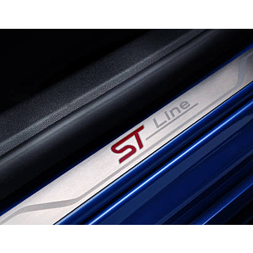 Ford Focus (04/2018 - ..) instaplijsten voor, met ST-Line logo