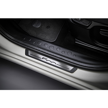 Fiat 500L instaplijsten met 500 logo