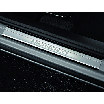 Ford Mondeo (03/2007 - 08/2014) instaplijsten voor, met Mondeo-logo