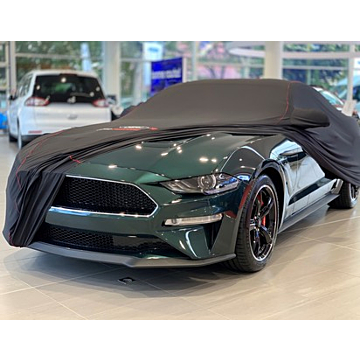 Ford Mustang (03/2015 - ..) beschermhoes Premium zwart met rode bies, witte Ford ovaal en Ford Performance logo